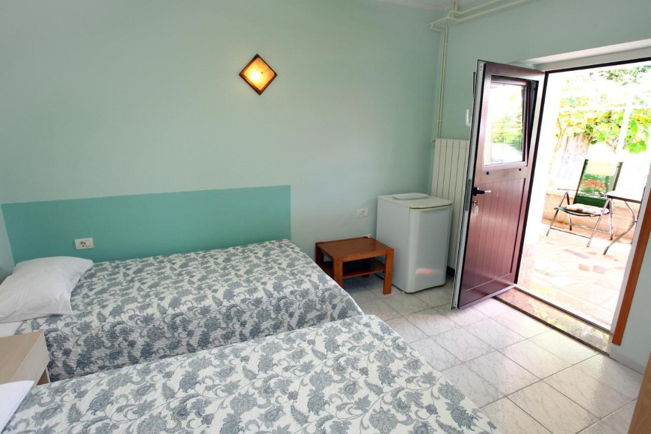 Dino Studio And Room Apartments Portorose Esterno foto