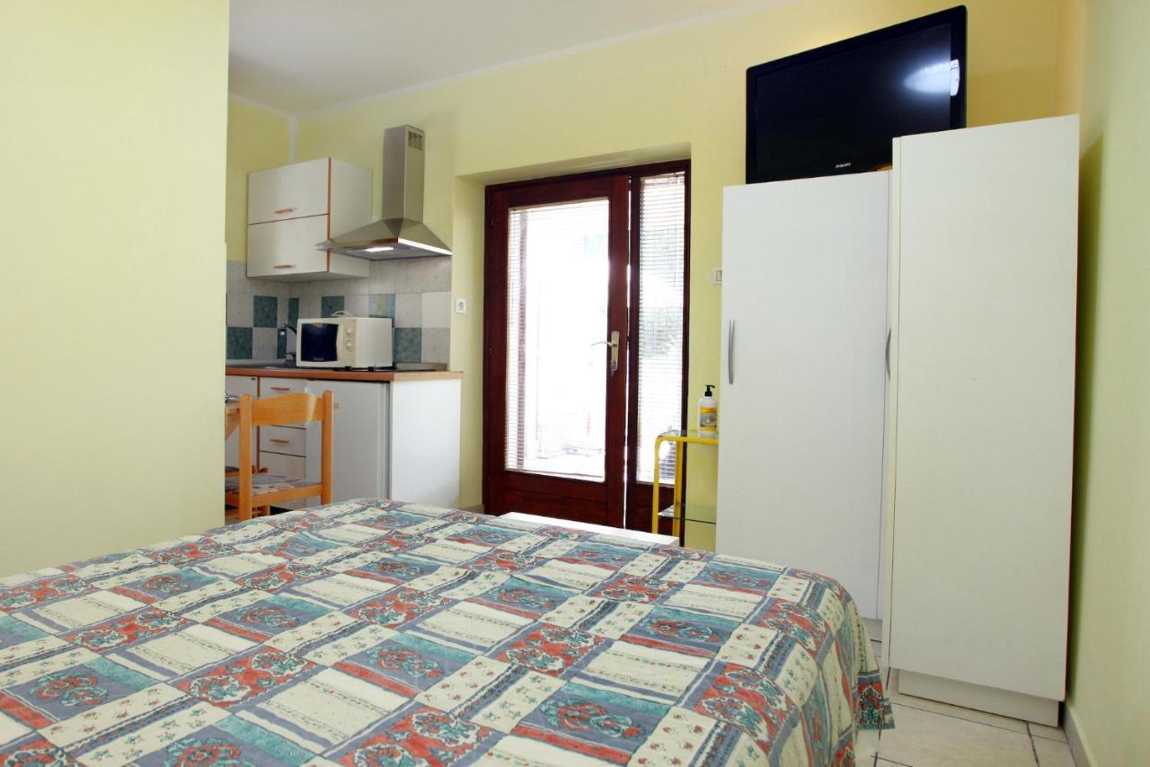 Dino Studio And Room Apartments Portorose Esterno foto