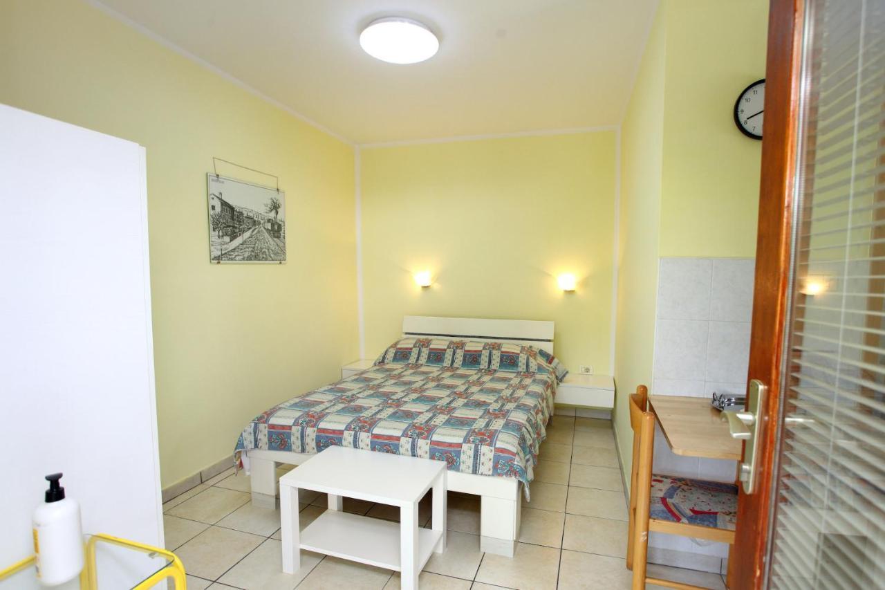 Dino Studio And Room Apartments Portorose Esterno foto
