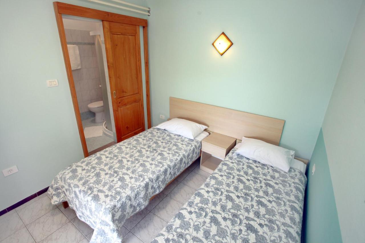 Dino Studio And Room Apartments Portorose Esterno foto