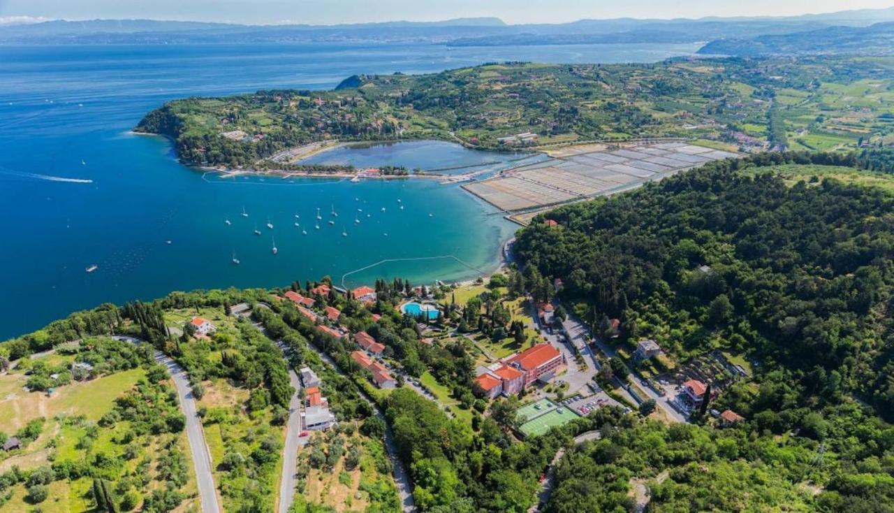 Dino Studio And Room Apartments Portorose Esterno foto